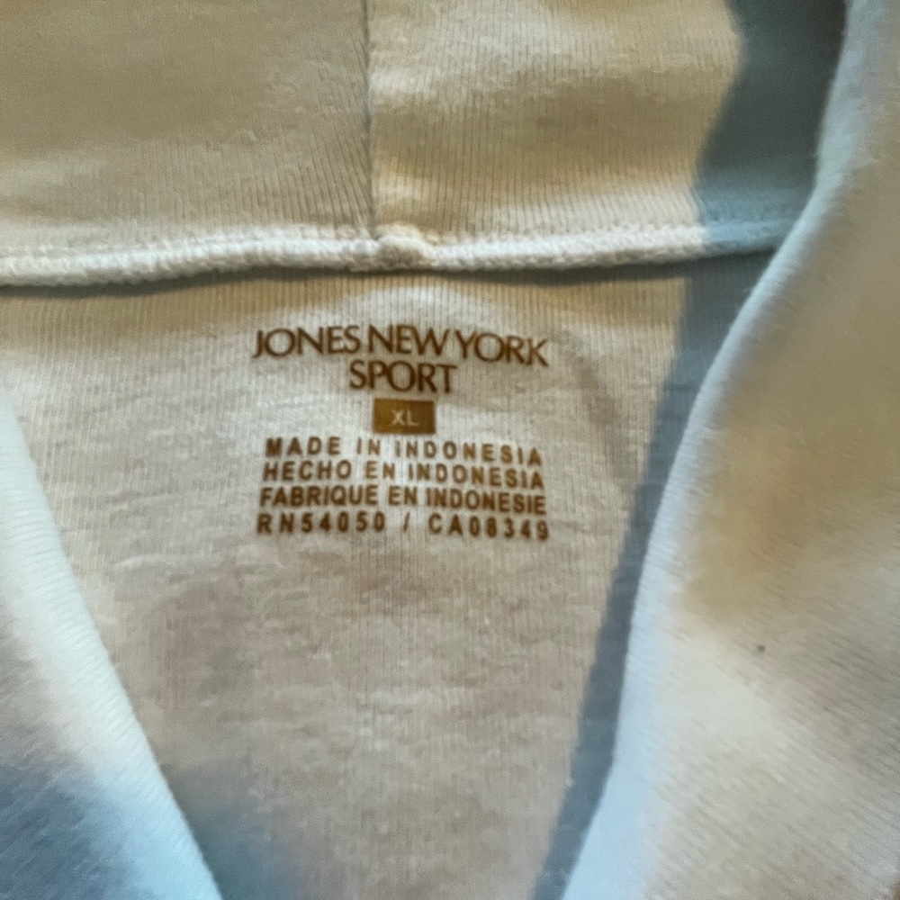 🎉HP🎉 Jones New York Sport White Cotton Sleeved Top - Picture 3 of 3